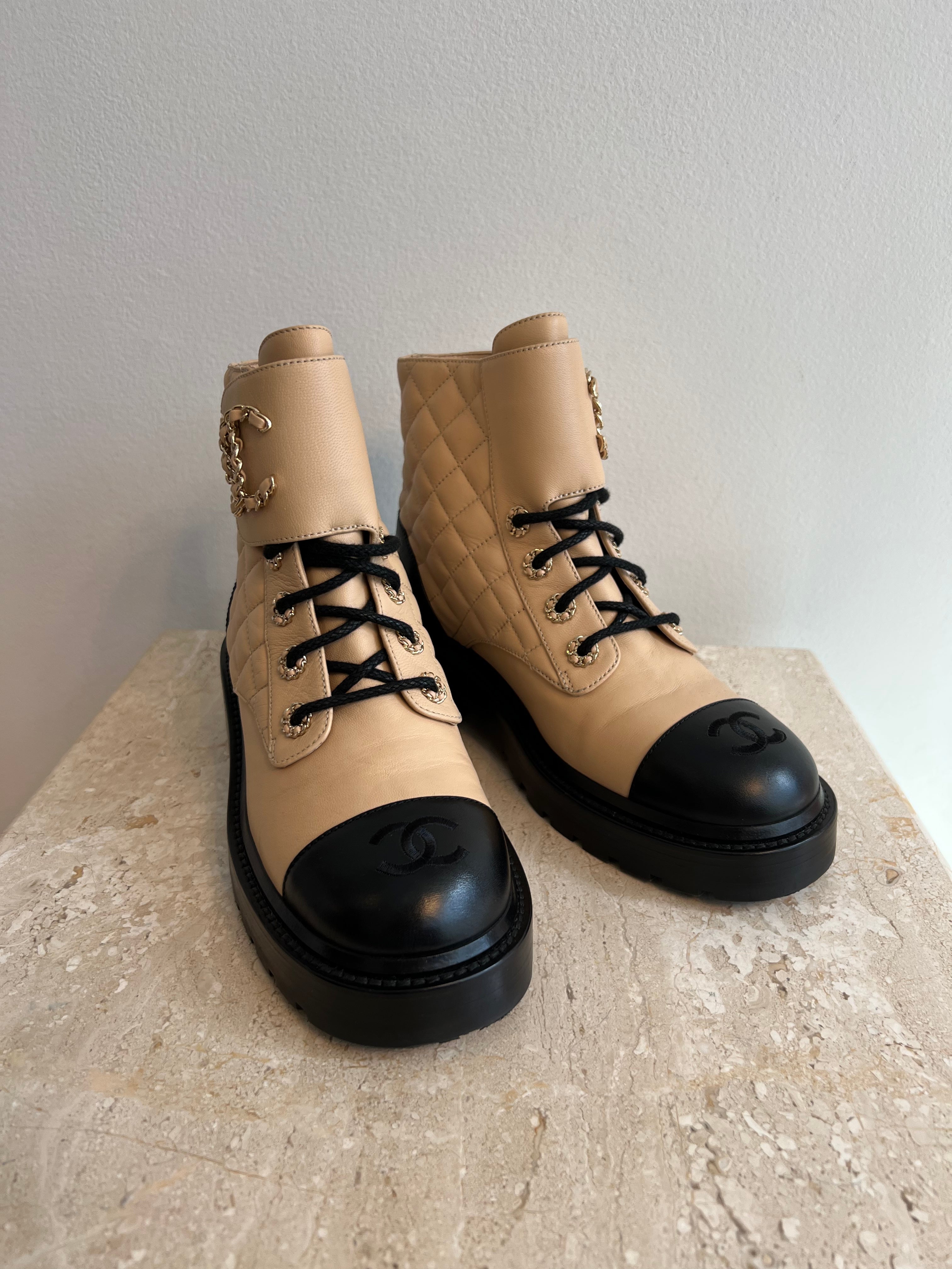 Chanel ivory tweed leather patent laceup boots White ref785867 Joli Closet #22 Chanel ivory tweed leather patent laceup boots White ref785867 Joli Closet